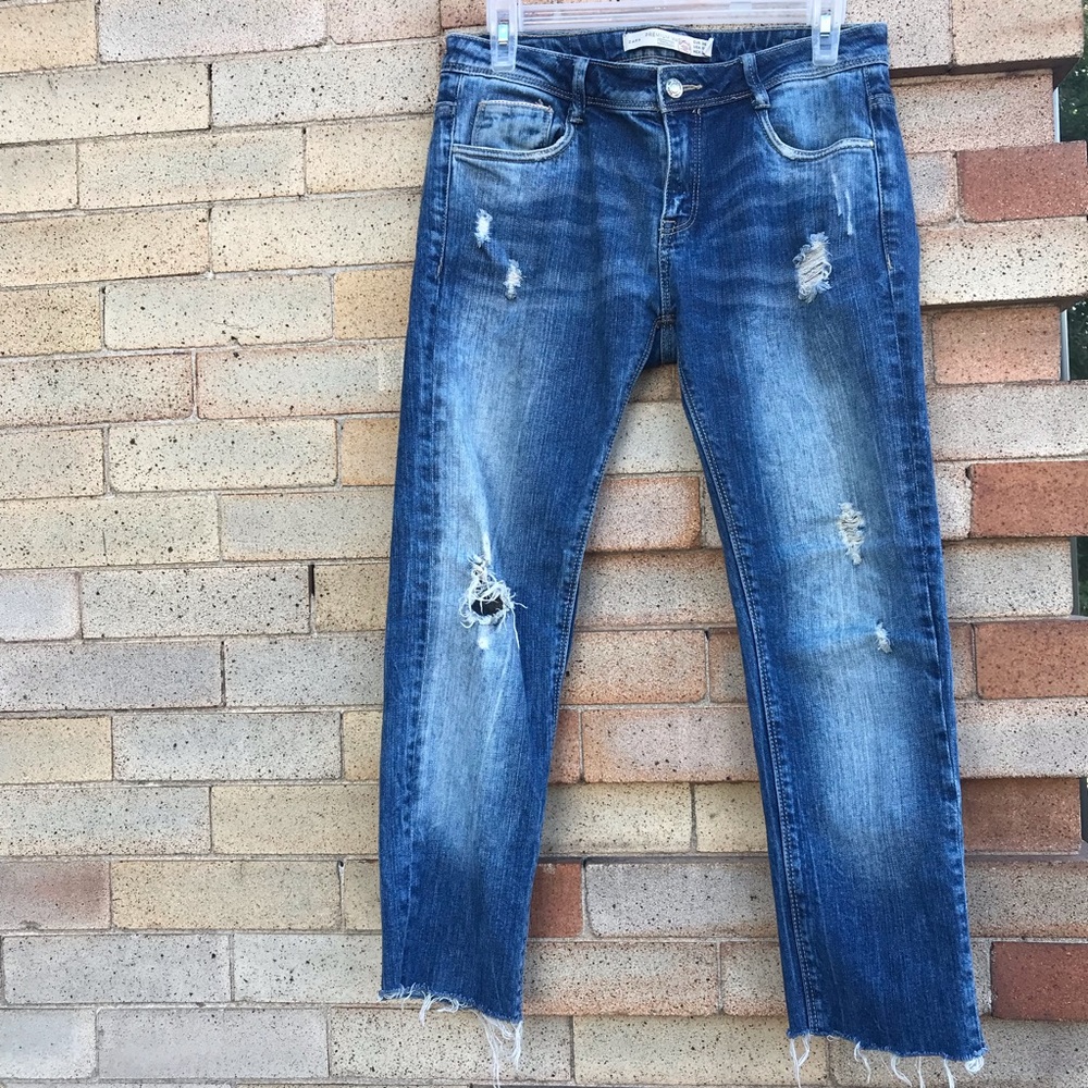 ZARA 4 Premium Wash Distressed Cutoff Capri Jeans
